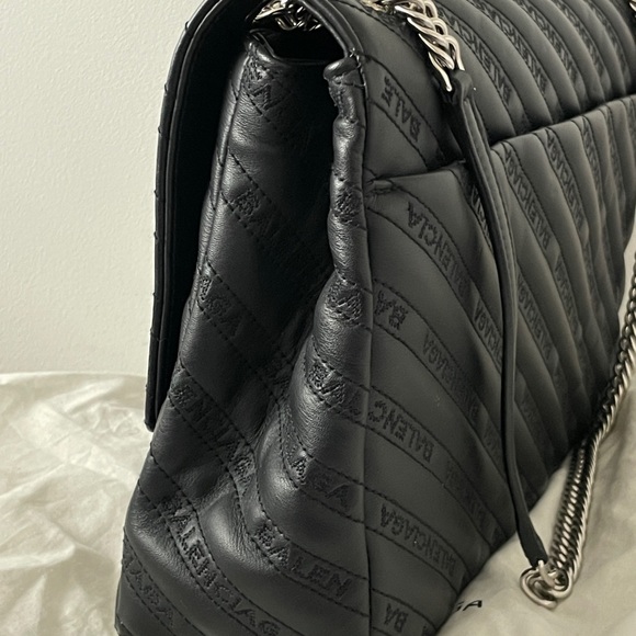 Authentic Balenciaga BB Round Bag Large - Picture 4 of 10